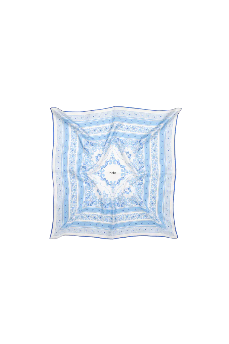 Lou Silkeskjerf 55 x 55 cm, Lys blå