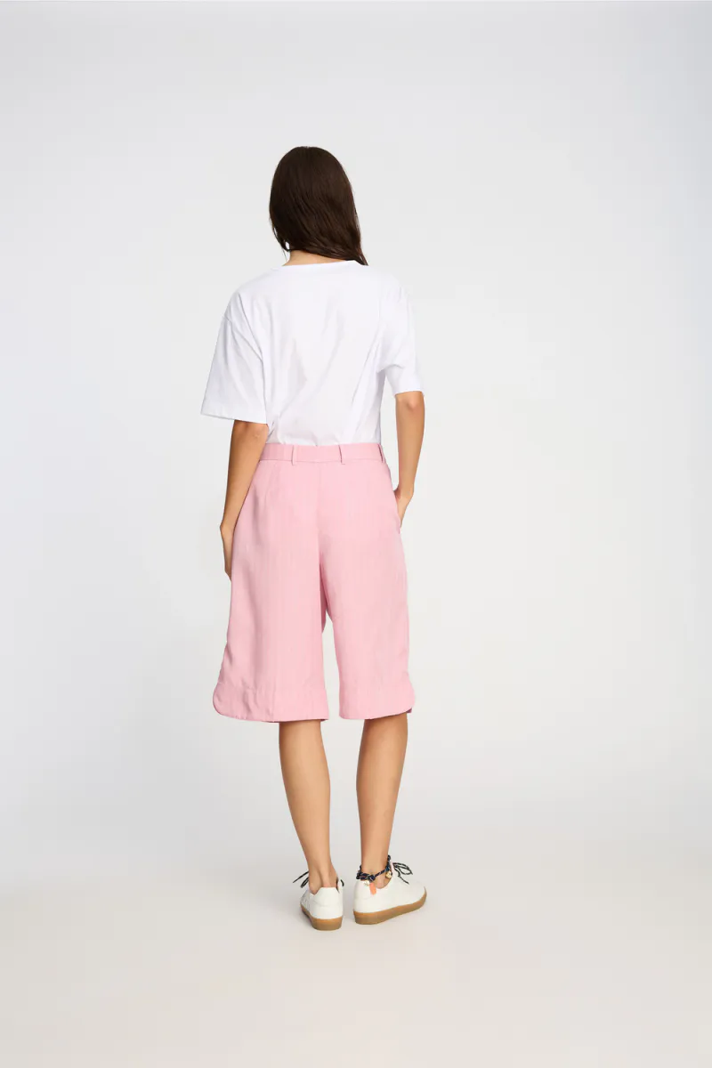 Uama Shorts, Rose